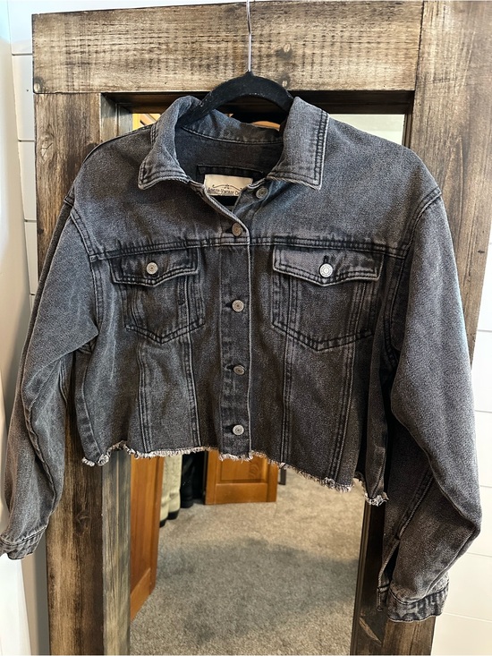 Ashley Vintage Charm Jackets & Blazers - Ashley Vintage Charm Women’s Cropped Black Denim Jacket M Raw Hem Y2K Trucker